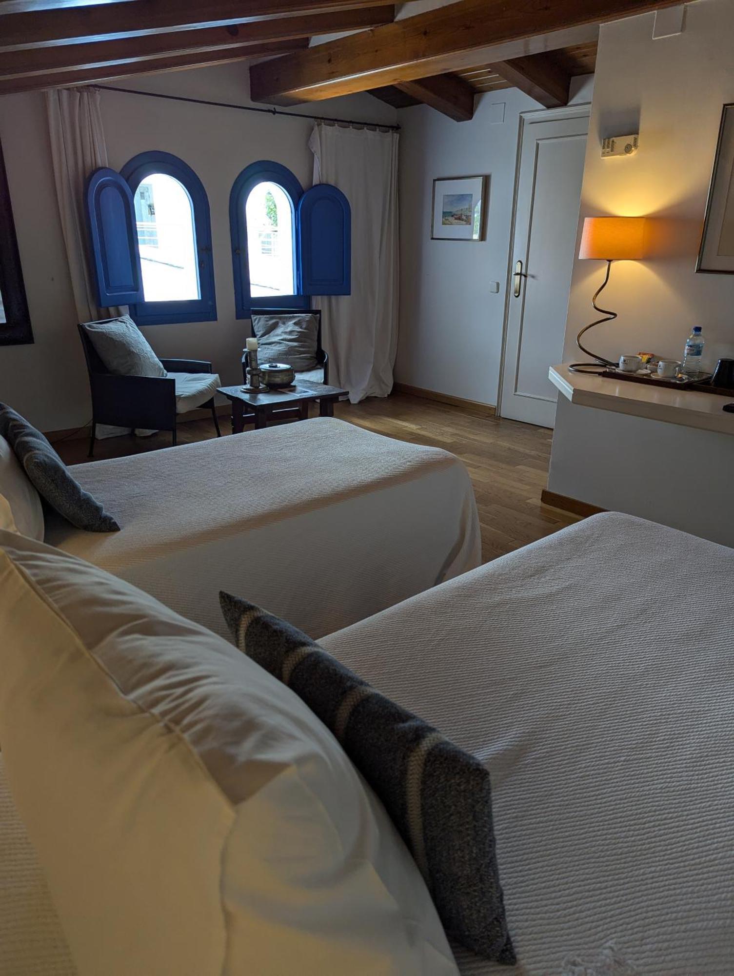 Hostal De La Placa - Hotel Boutique カブリルス エクステリア 写真