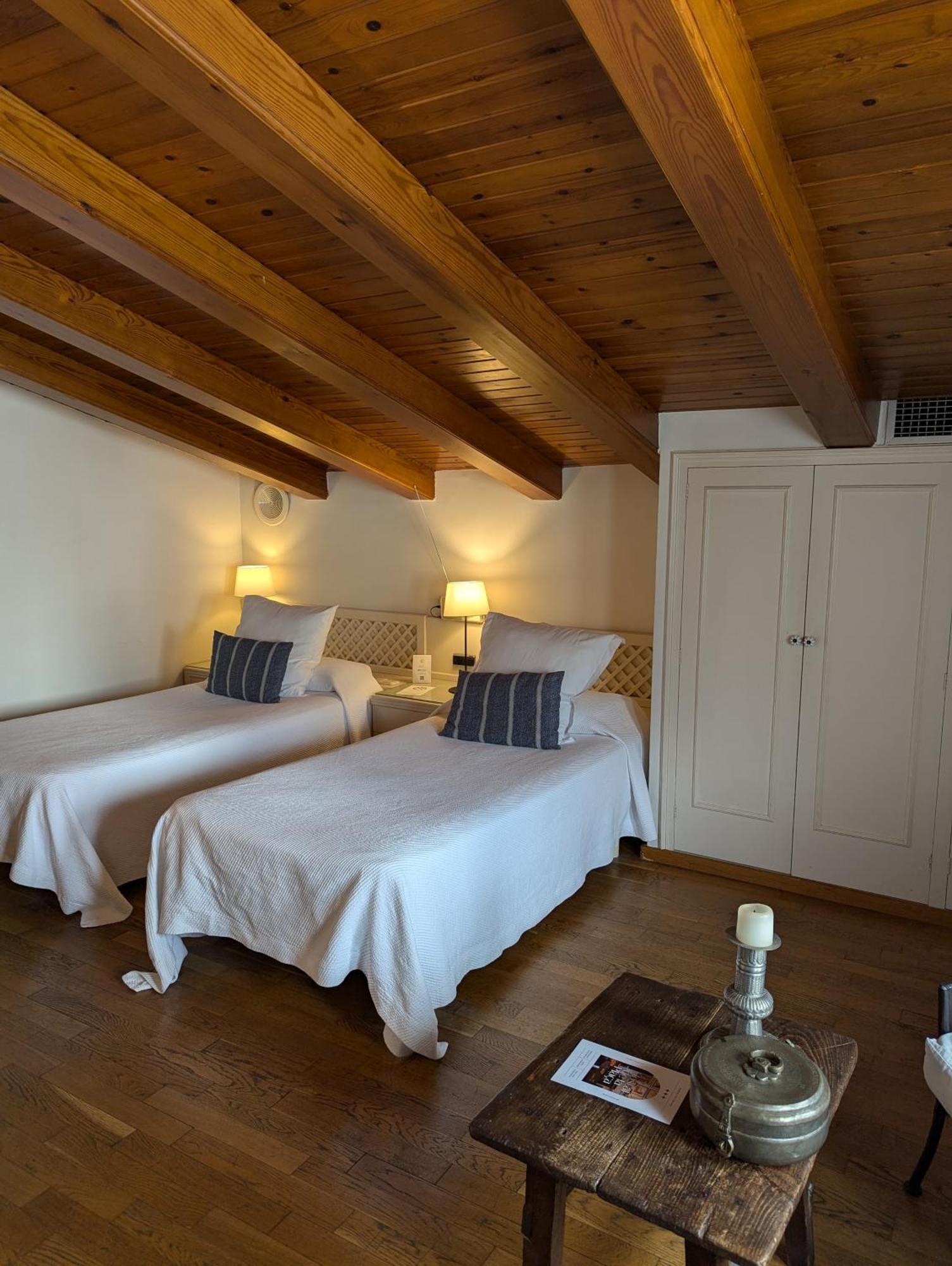 Hostal De La Placa - Hotel Boutique カブリルス エクステリア 写真